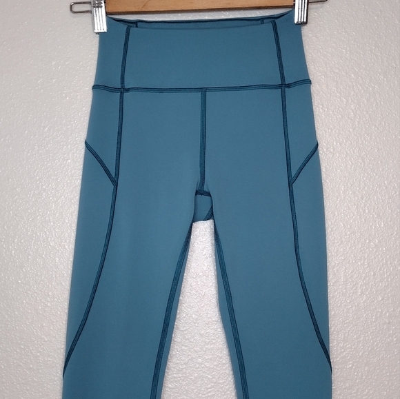 Lululemon Blue Low-Rise Cropped Ankle Length Workout Athletic Leggings Size 2 - Picture 3 of 15
